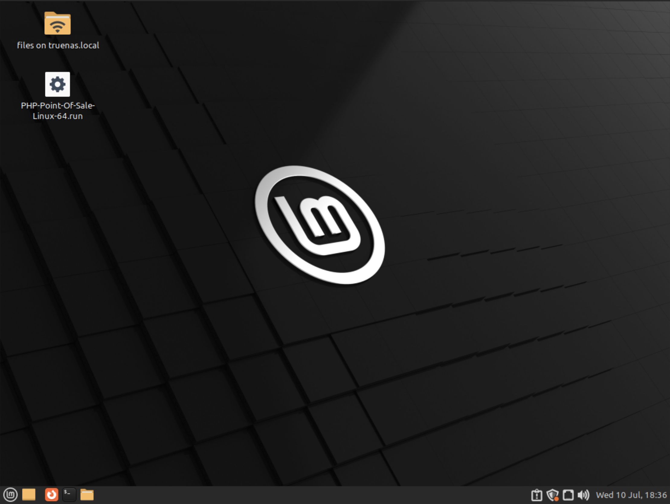 Linux Mint desktop with installer on desktop